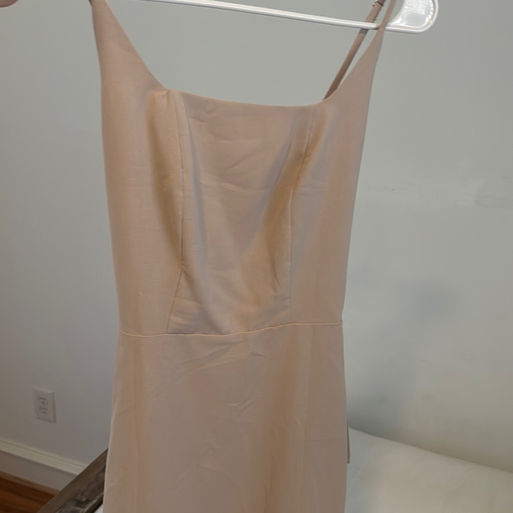 Light beige flowy short dress w tie
